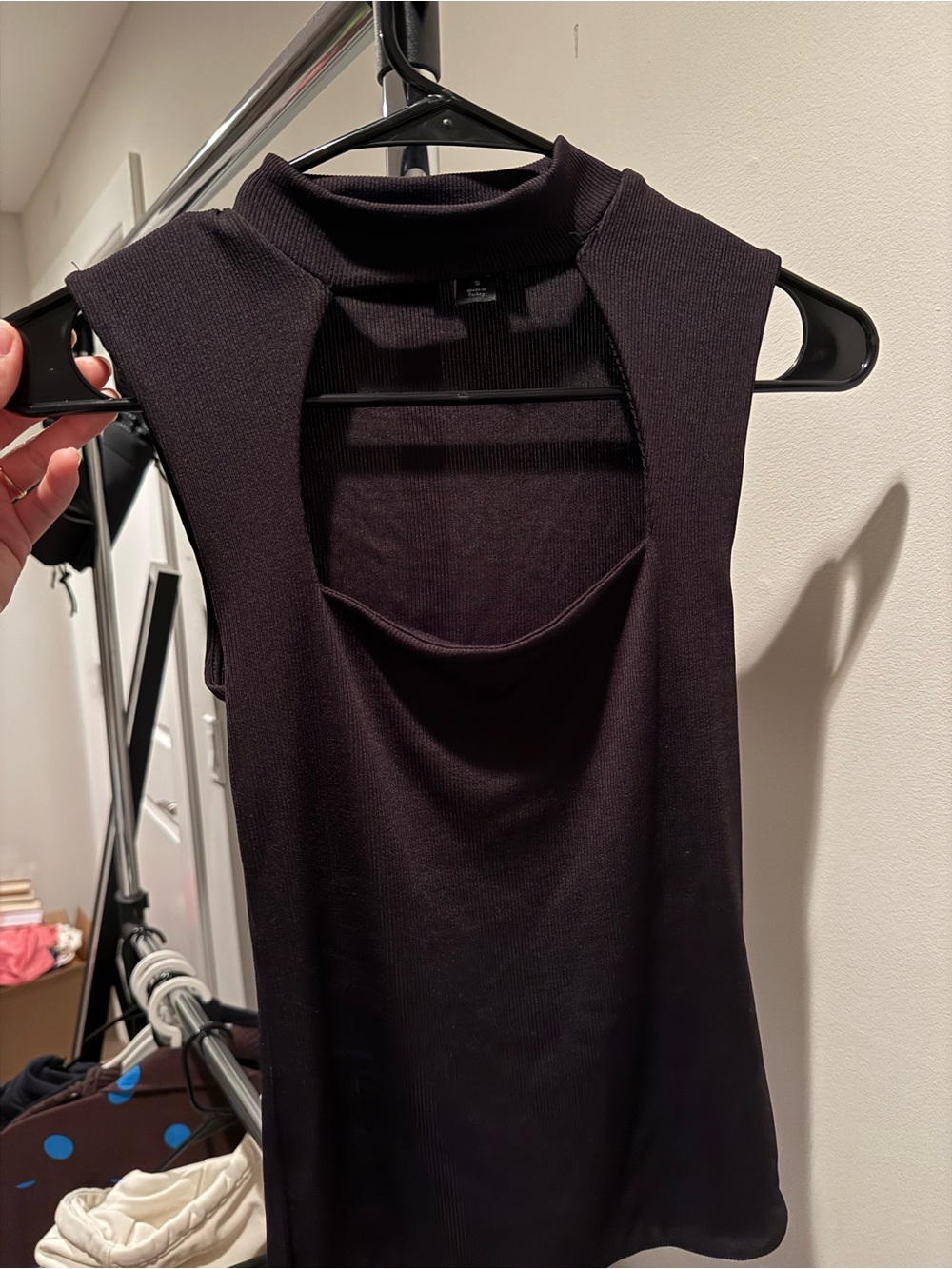 Amisu Black Sleeveless Mock Neck Tank with Back Cutout
